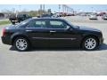 Brilliant Black Crystal Pearl - 300 C HEMI Photo No. 6
