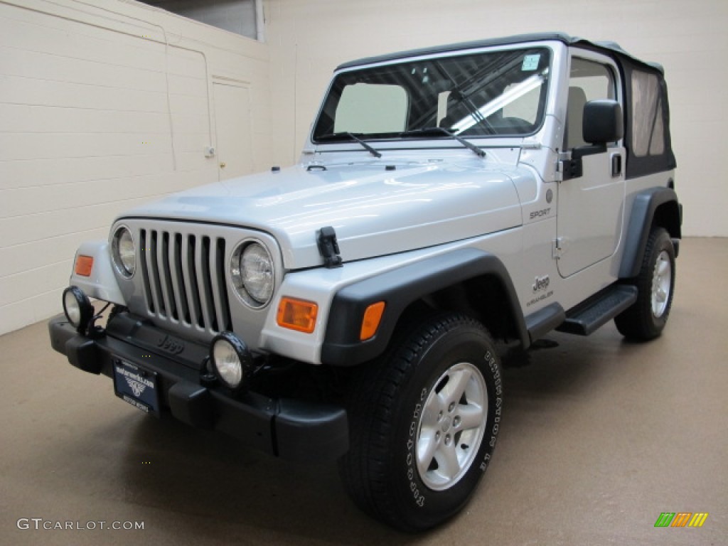 2004 Wrangler Sport 4x4 - Bright Silver Metallic / Dark Slate Gray photo #3