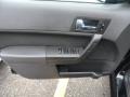 Black - Focus SE Sedan Photo No. 4