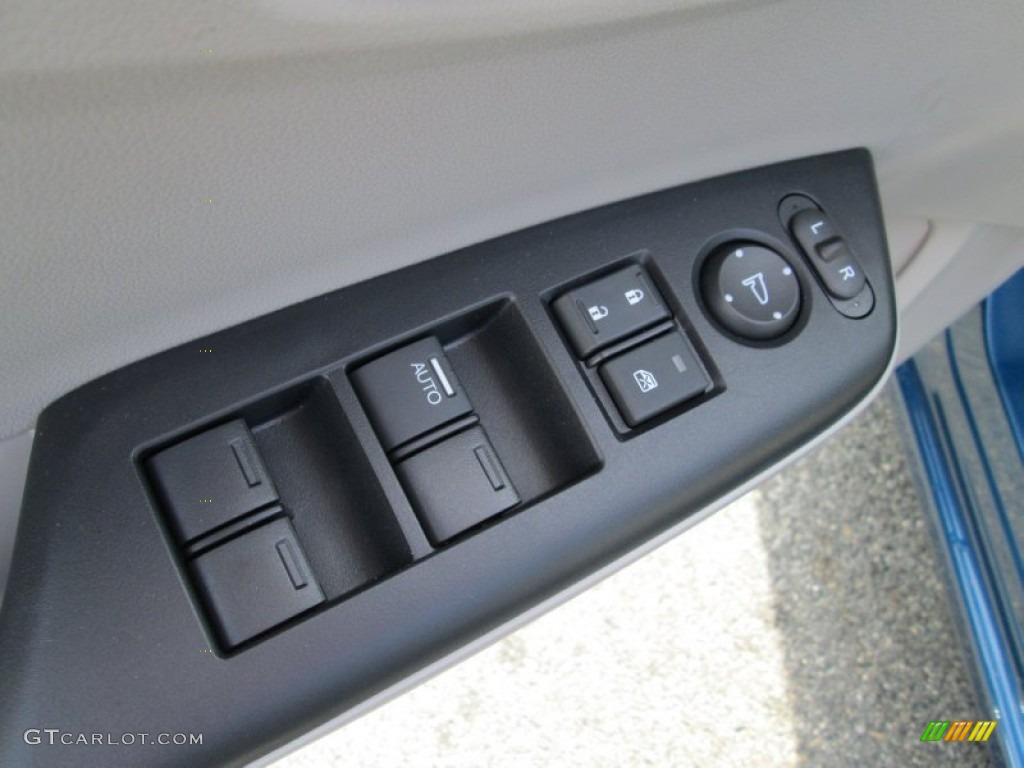 2013 Honda Civic LX Sedan Controls Photo #79681767