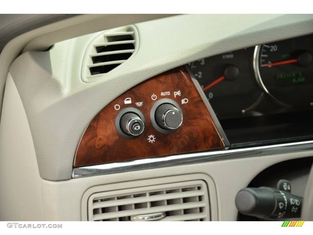 2009 Buick LaCrosse CXL Controls Photo #79681943