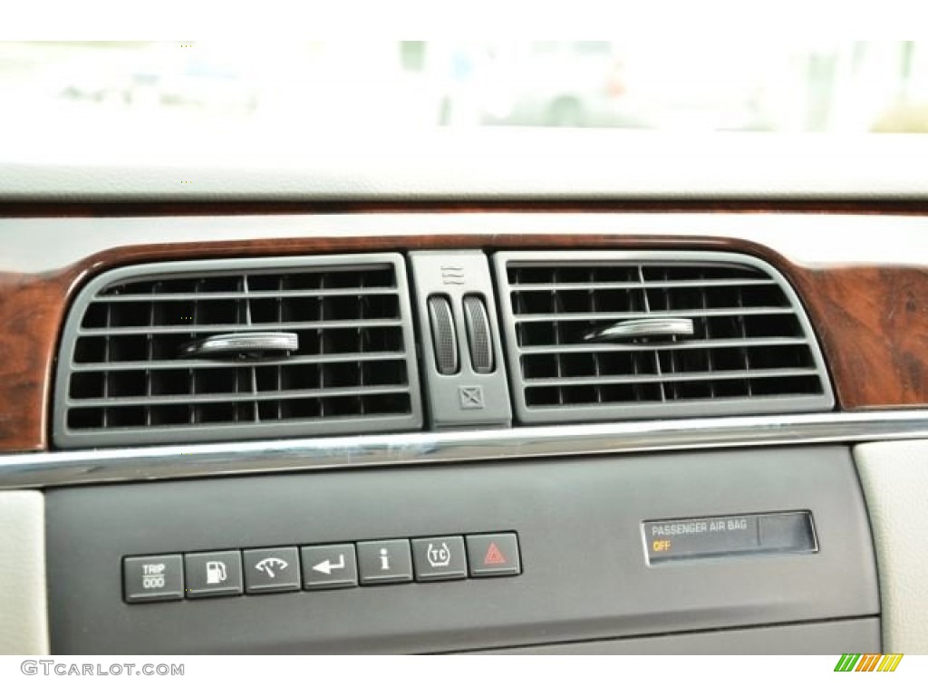 2009 Buick LaCrosse CXL Controls Photo #79681964