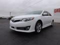 2013 Super White Toyota Camry SE  photo #3