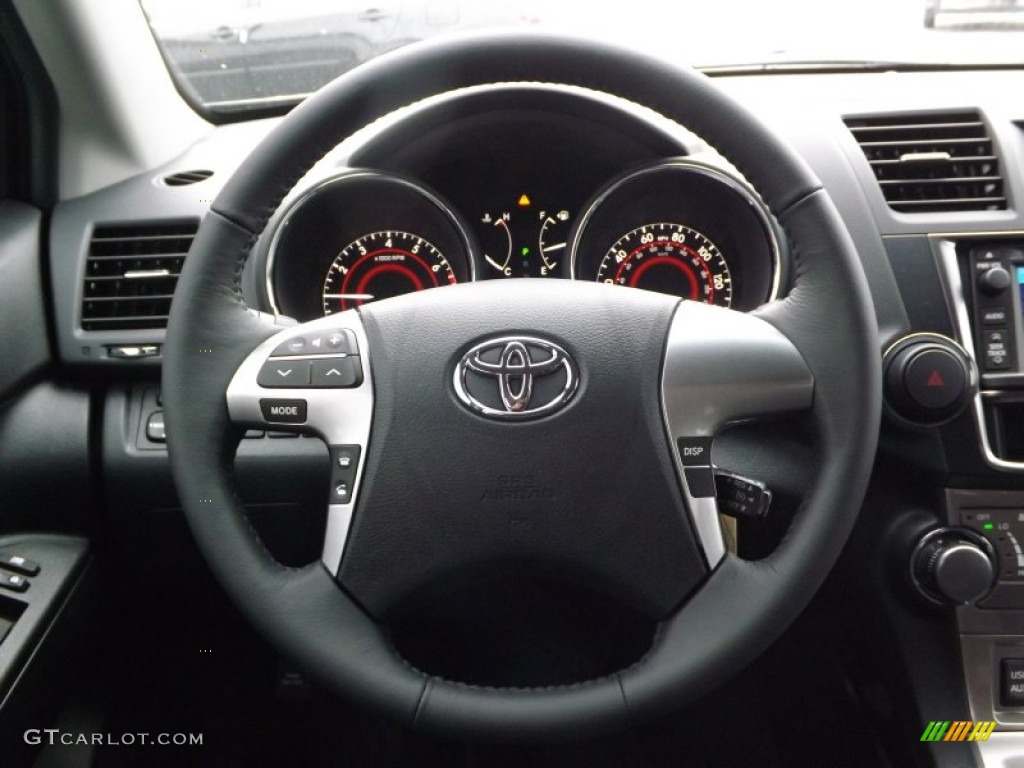 2013 Toyota Highlander SE Steering Wheel Photos