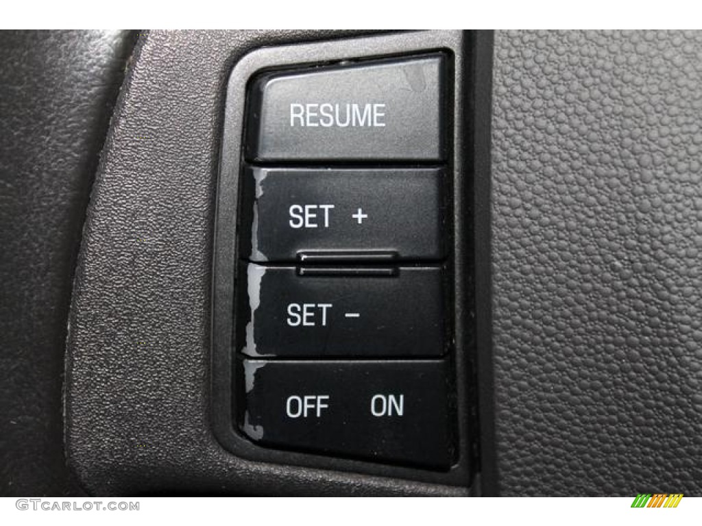 2008 Ford Focus SE Coupe Controls Photo #79684059