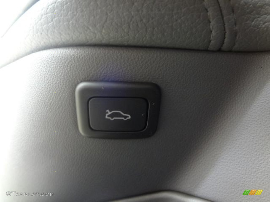 2007 Saab 9-3 2.0T Convertible Controls Photo #79687897