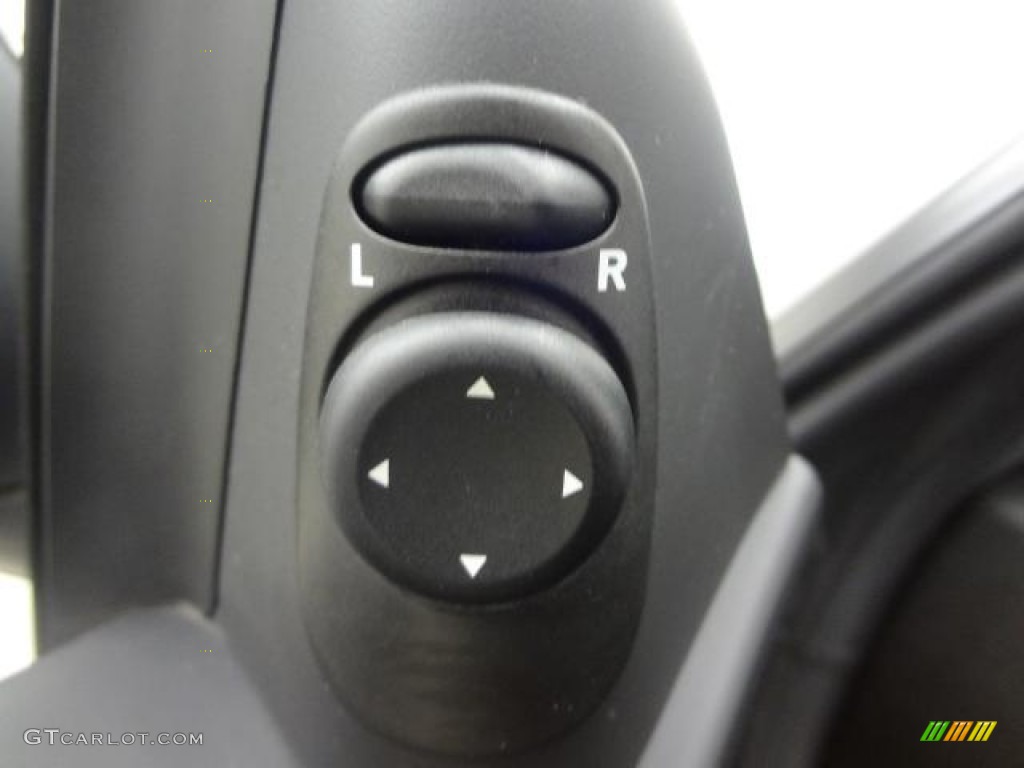 2007 Saab 9-3 2.0T Convertible Controls Photo #79687927