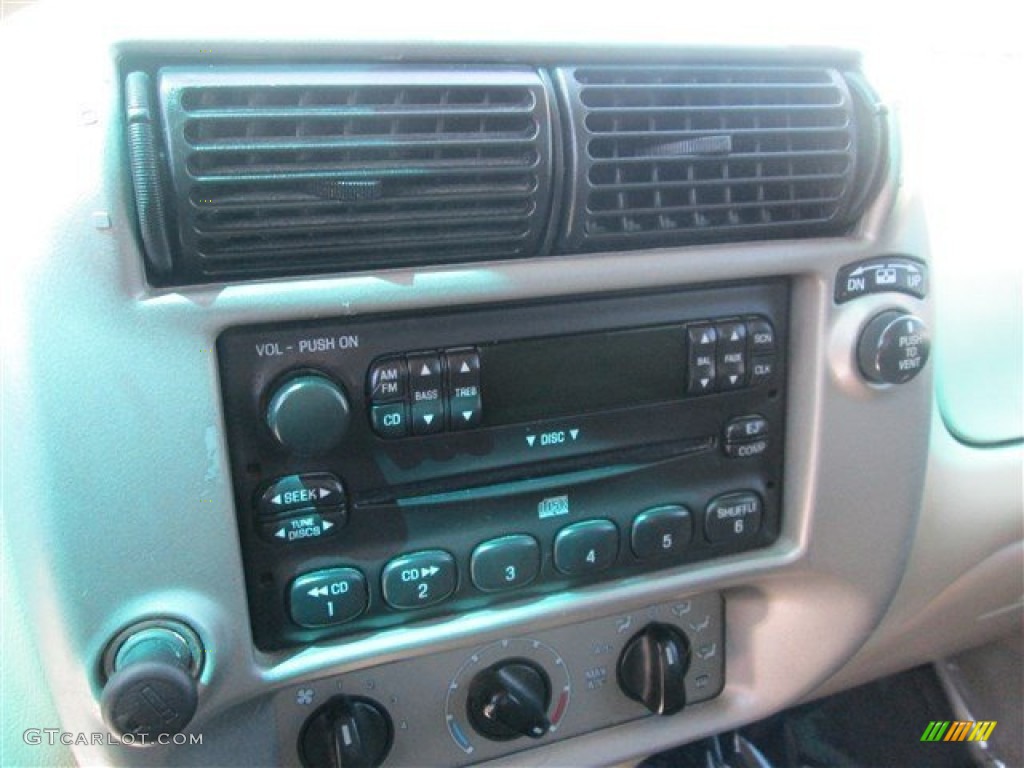 2003 Ford Explorer Sport Trac XLS Controls Photos