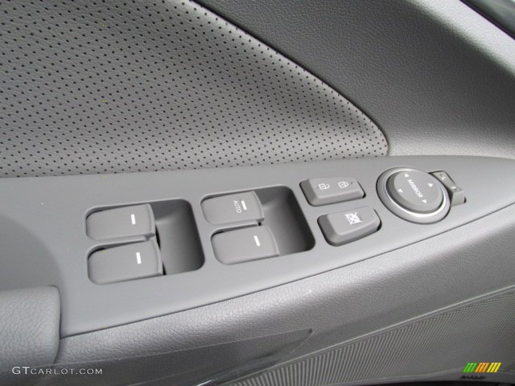 2013 Hyundai Sonata Hybrid Limited Controls Photo #79695395