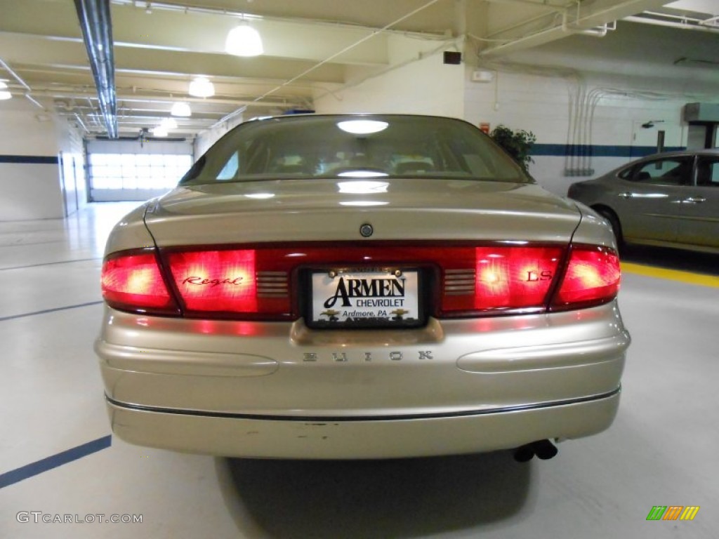 2002 Regal LS - Light Sandrift Metallic / Taupe photo #6