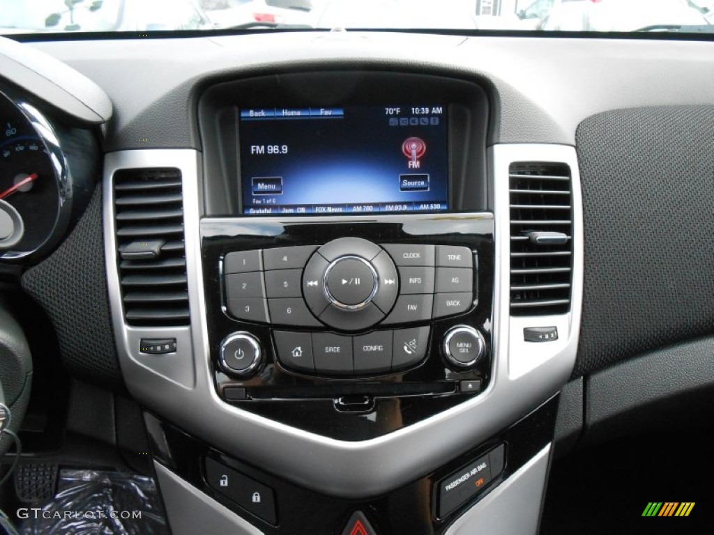 2013 Chevrolet Cruze LT/RS Controls Photo #79705936