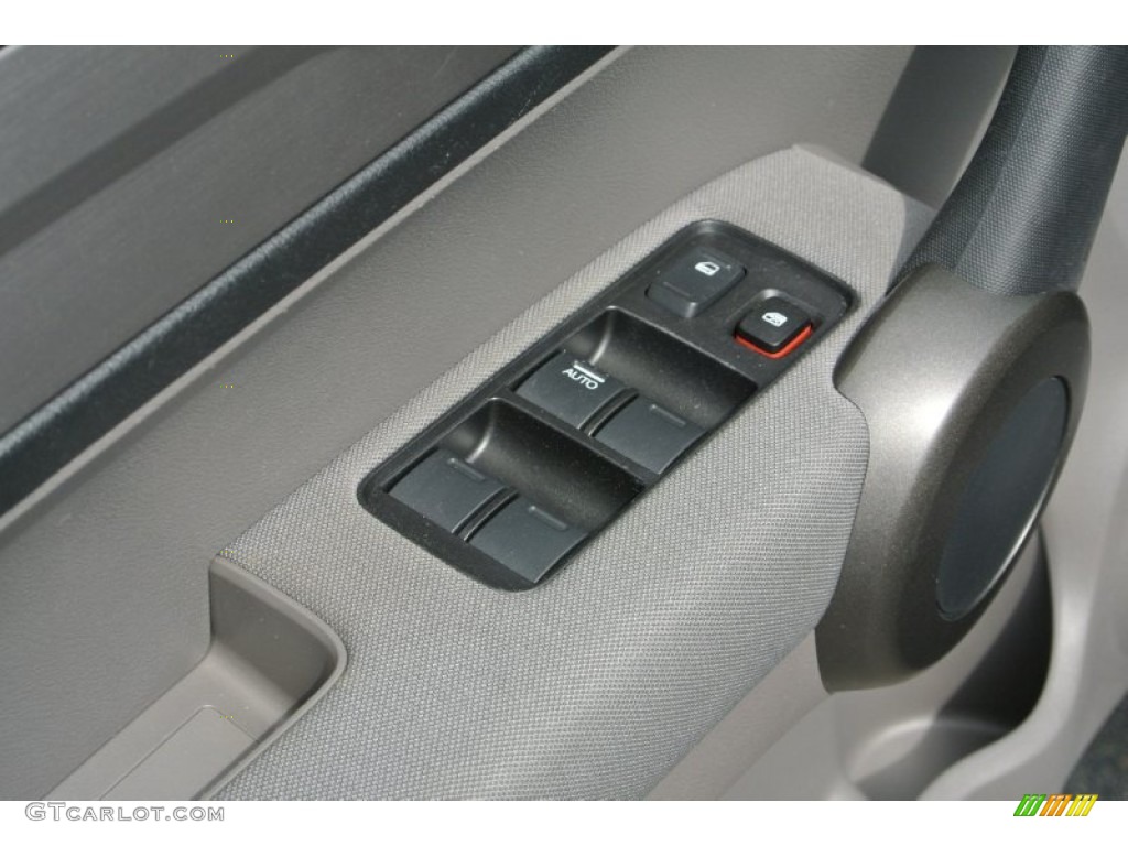 2010 Honda CR-V LX Controls Photo #79710112