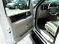 2010 White Platinum Metallic Tri-Coat Lincoln Navigator   photo #17