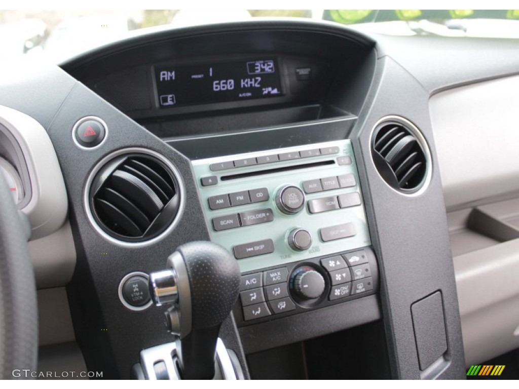 2010 Honda Pilot LX 4WD Controls Photos