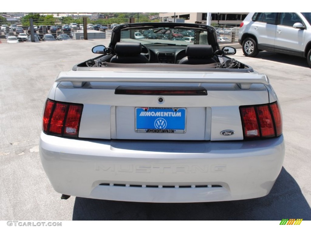 2003 Mustang V6 Convertible - Silver Metallic / Dark Charcoal photo #9