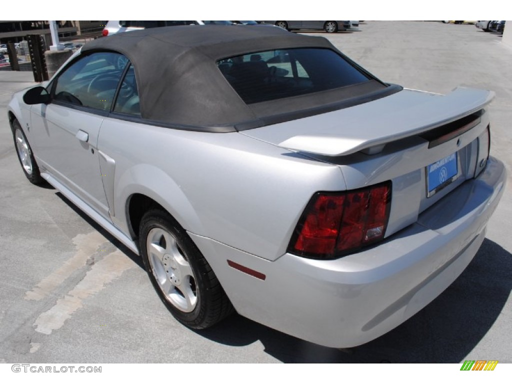 2003 Mustang V6 Convertible - Silver Metallic / Dark Charcoal photo #16