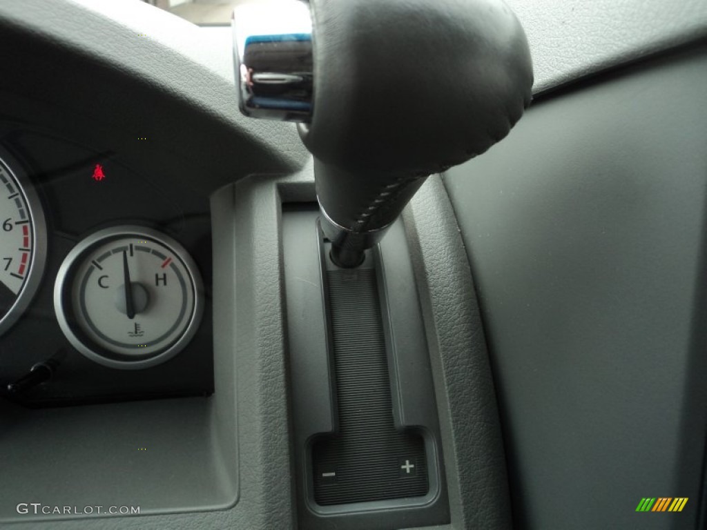 2008 Chrysler Town & Country Touring 6 Speed Automatic Transmission Photo #79723065
