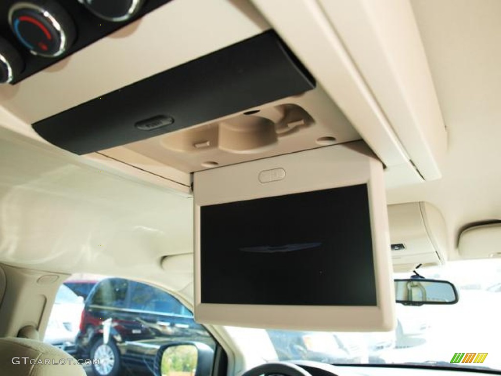 2013 Town & Country Touring - Brilliant Black Crystal Pearl / Black/Light Graystone photo #5