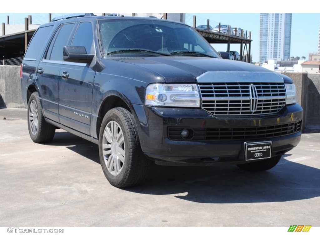 2010 Navigator  - Tuxedo Black Metallic / Charcoal Black photo #1