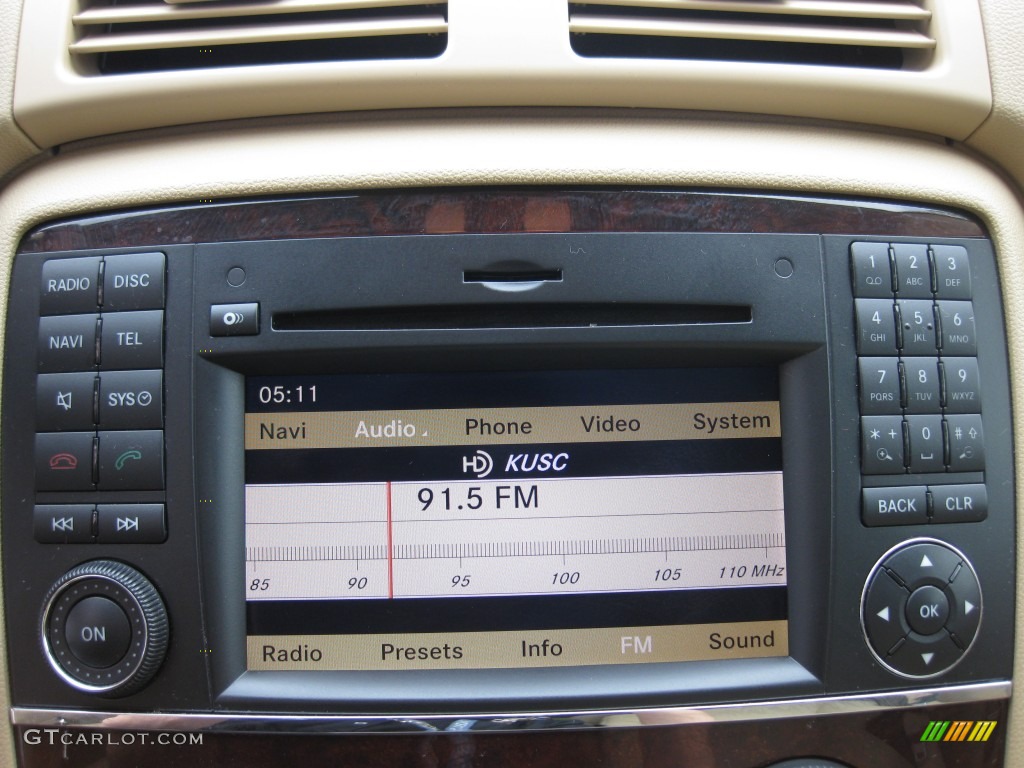 2010 Mercedes-Benz R 350 4Matic Controls Photo #79731239