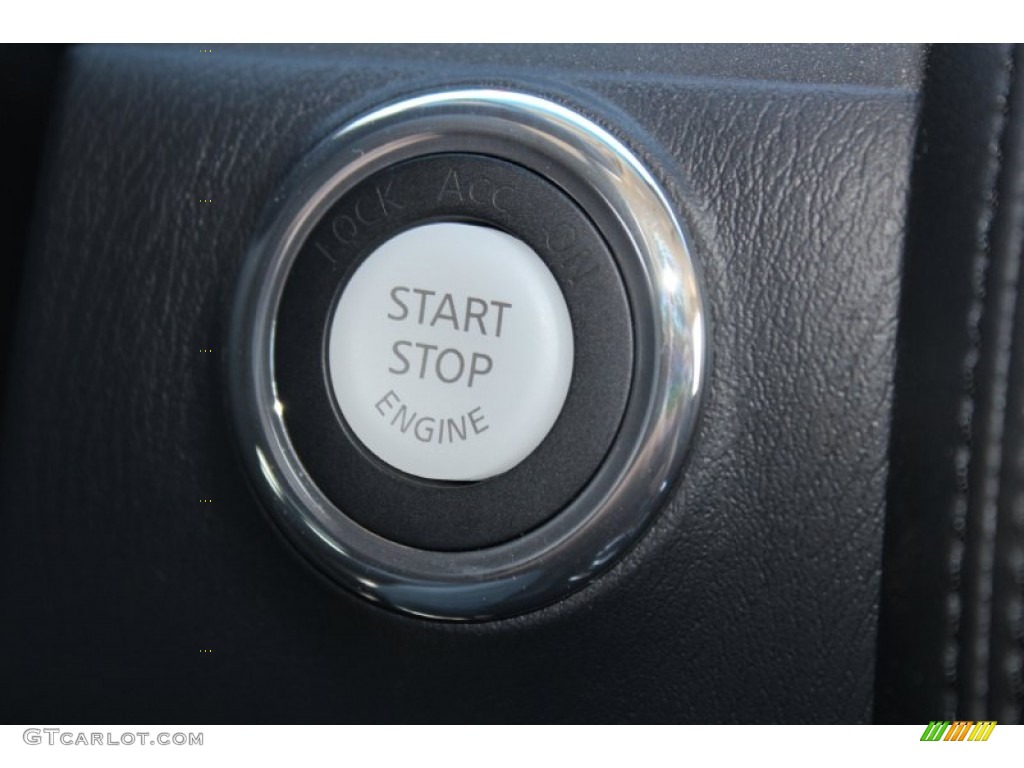 2013 Infiniti QX 56 Controls Photo #79733085