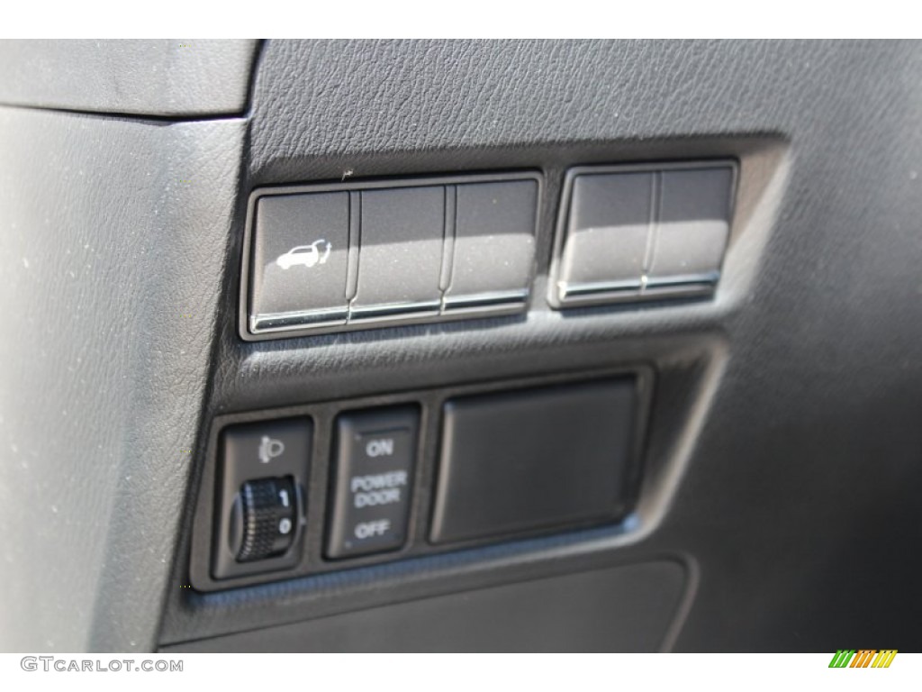 2013 Infiniti QX 56 Controls Photo #79733319