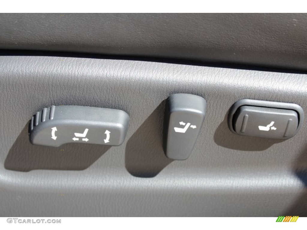 2013 Infiniti QX 56 Controls Photo #79733427