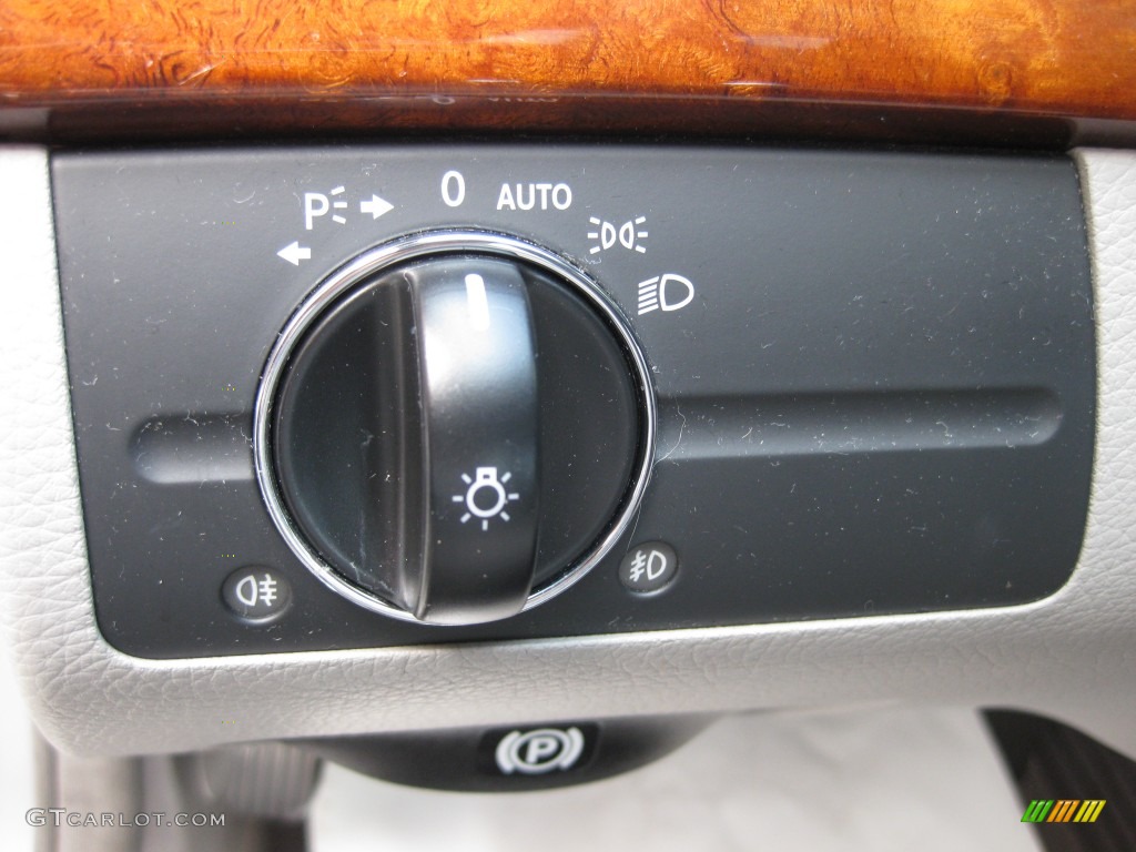 2009 Mercedes-Benz E 350 Sedan Controls Photos
