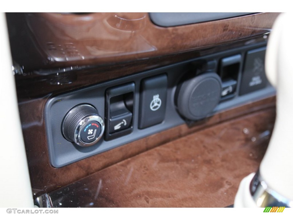 2013 Infiniti QX 56 Controls Photo #79735287