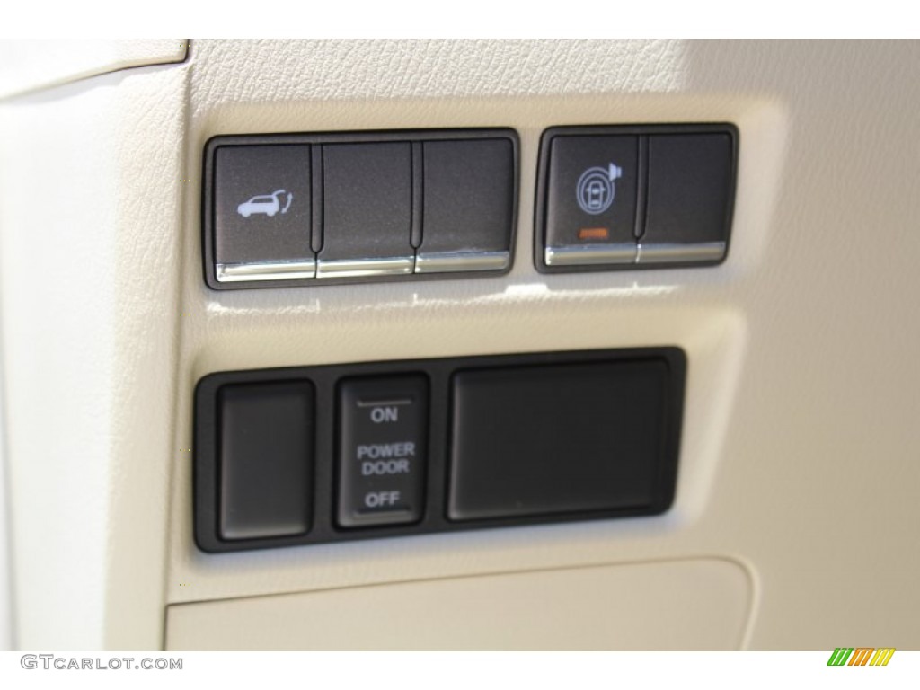 2013 Infiniti QX 56 Controls Photo #79735367