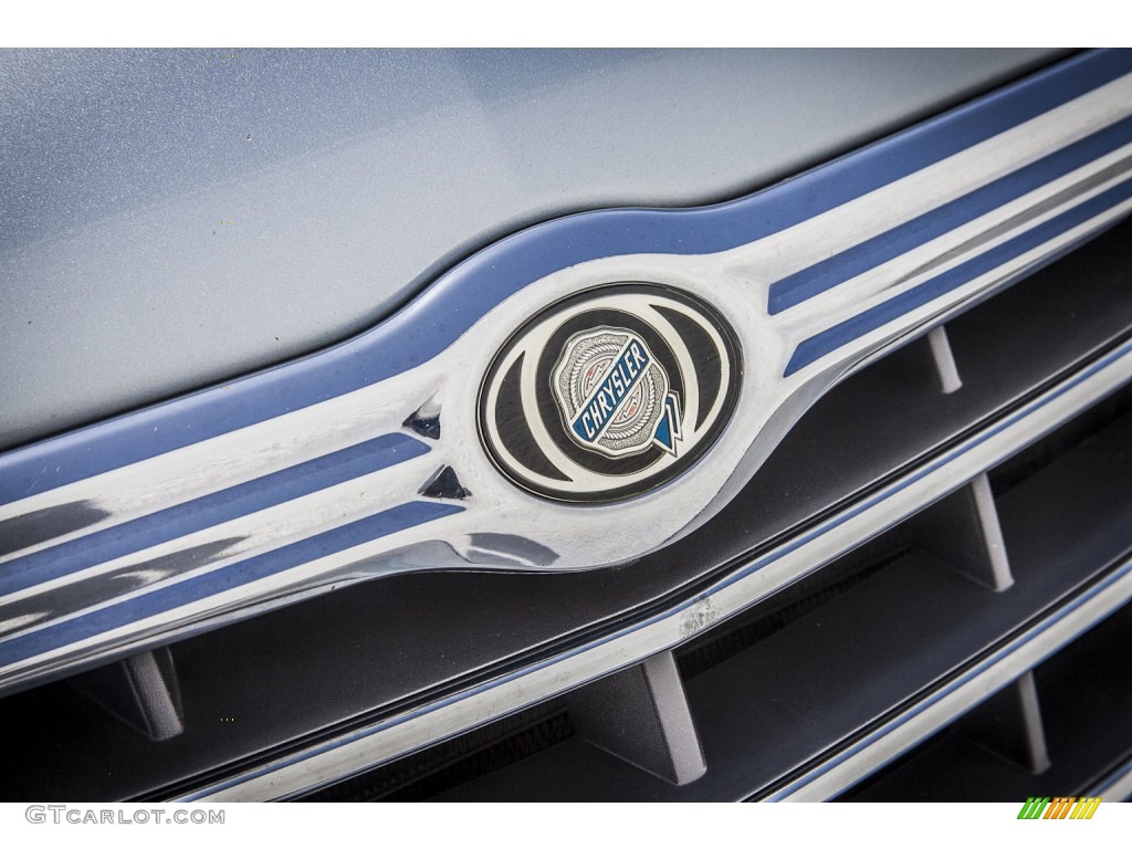 2005 Chrysler Pacifica Touring Marks and Logos Photos