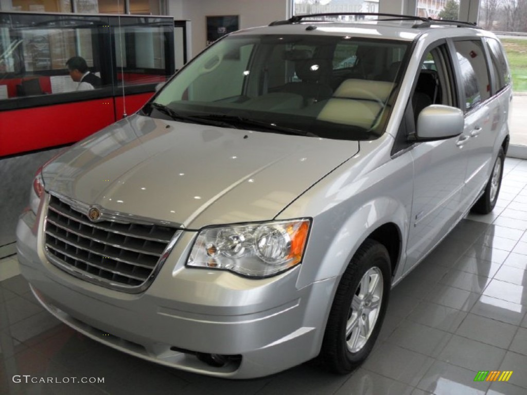 2008 Town & Country Touring - Bright Silver Metallic / Medium Slate Gray/Light Shale photo #1