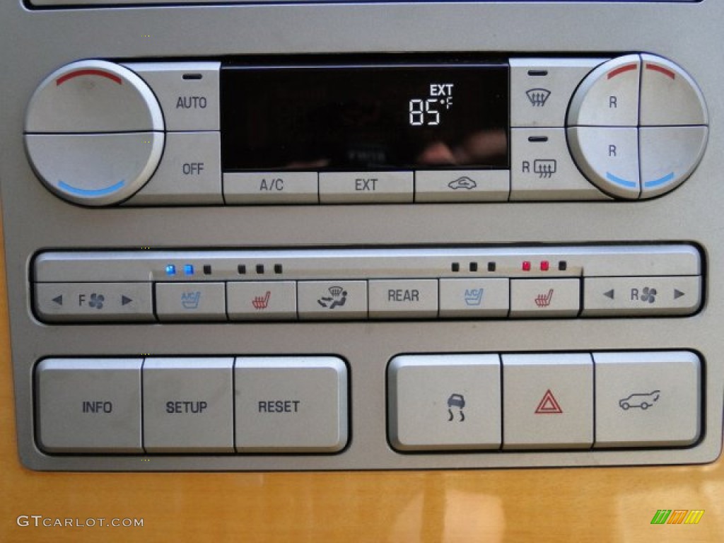 2008 Lincoln Navigator Luxury Controls Photo #79738933