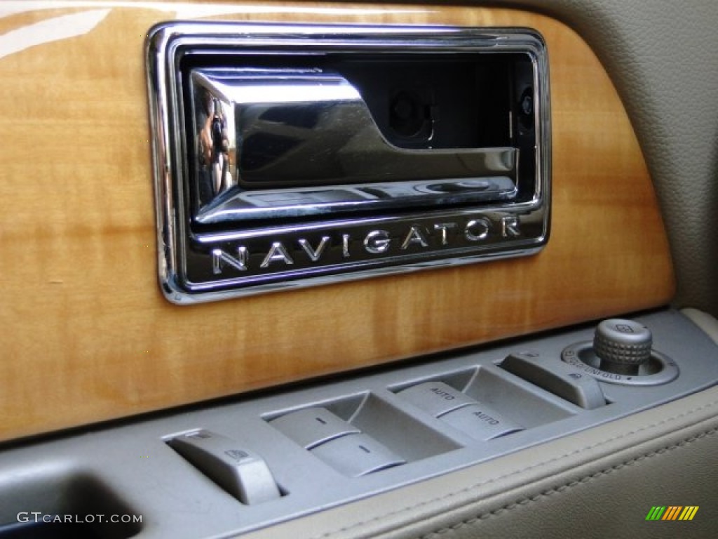 2008 Navigator Luxury - Black / Stone photo #29