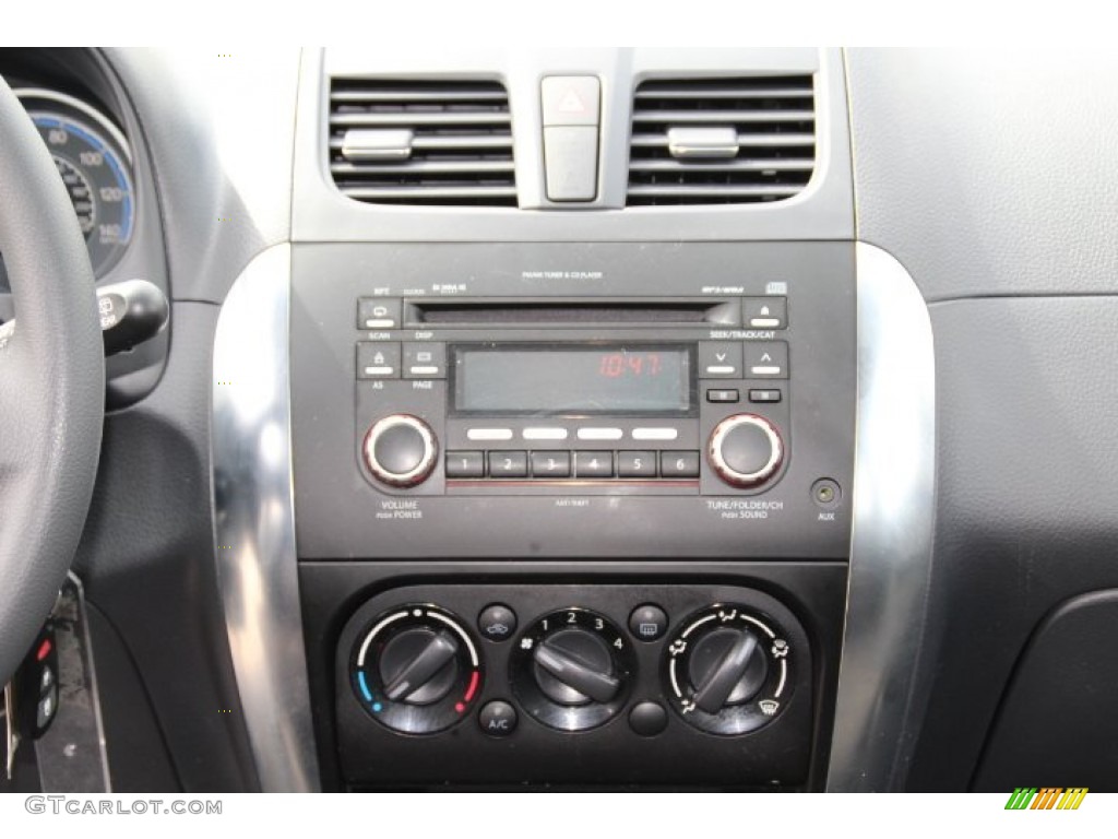 2010 Suzuki SX4 Crossover AWD Controls Photos