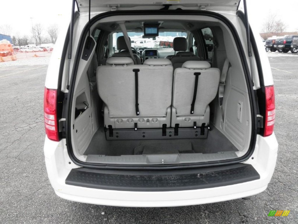 2008 Chrysler Town & Country Touring Trunk Photos