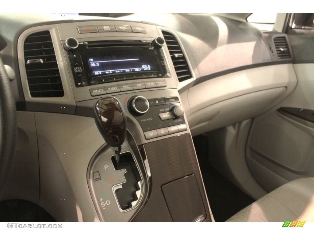 2012 Toyota Venza LE Controls Photos