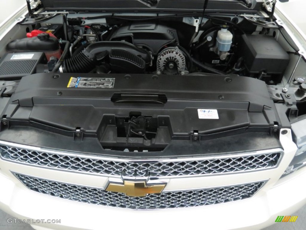 2009 Chevrolet Suburban LTZ Engine Photos