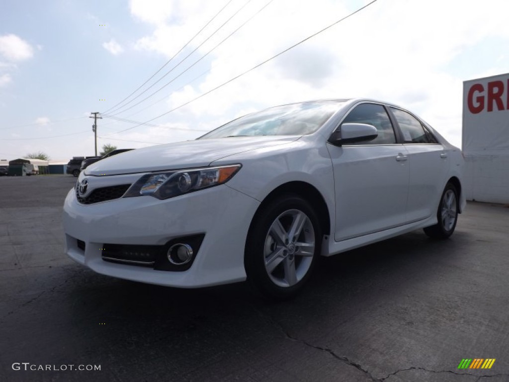 2013 Camry SE - Super White / Black photo #3