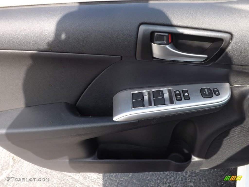 2013 Camry SE - Super White / Black photo #15