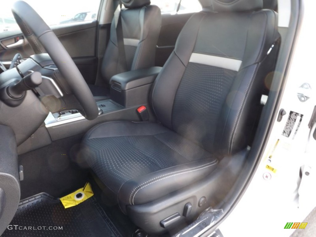 2013 Camry SE - Super White / Black photo #16