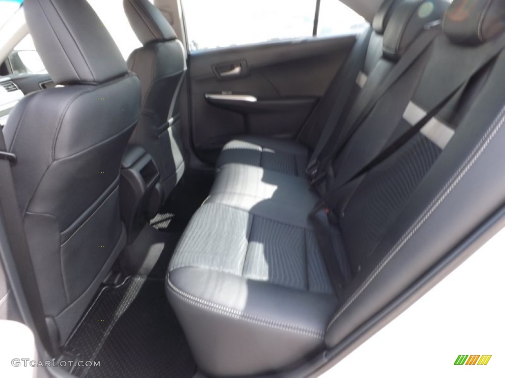 2013 Camry SE - Super White / Black photo #17