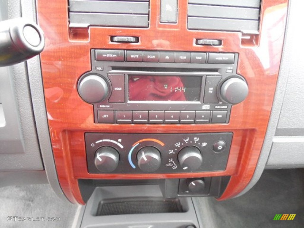 2005 Dodge Dakota SLT Quad Cab 4x4 Controls Photo #79747919