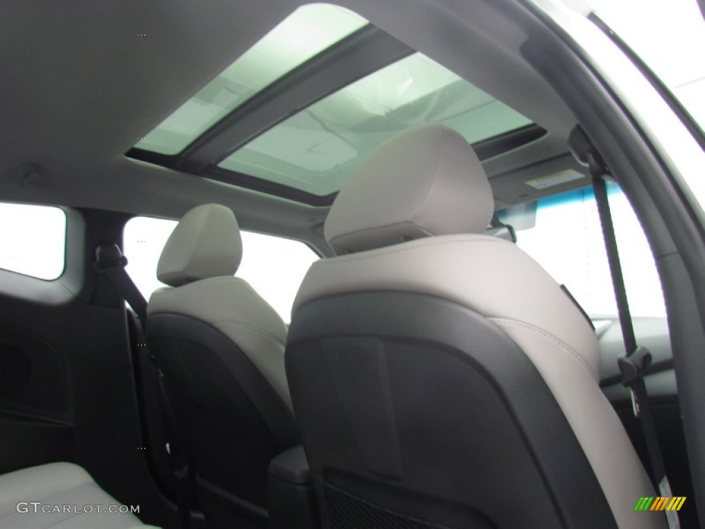 2013 Hyundai Veloster Standard Veloster Model Sunroof Photo #79752165