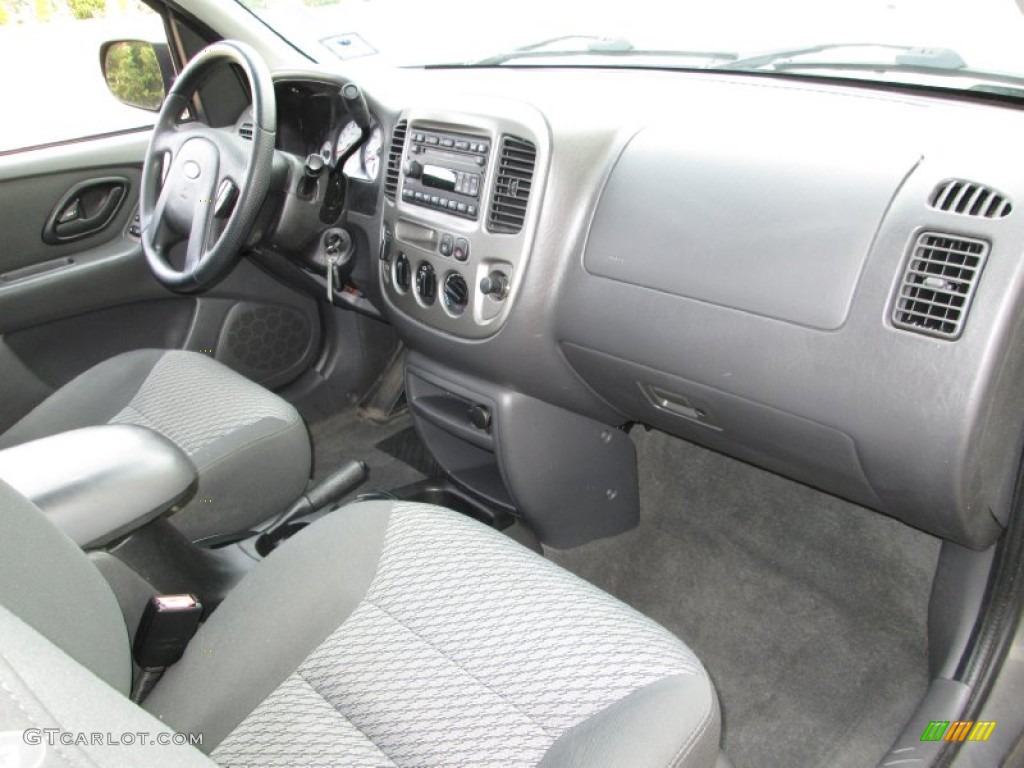 2004 Ford Escape XLT V6 4WD Dashboard Photos