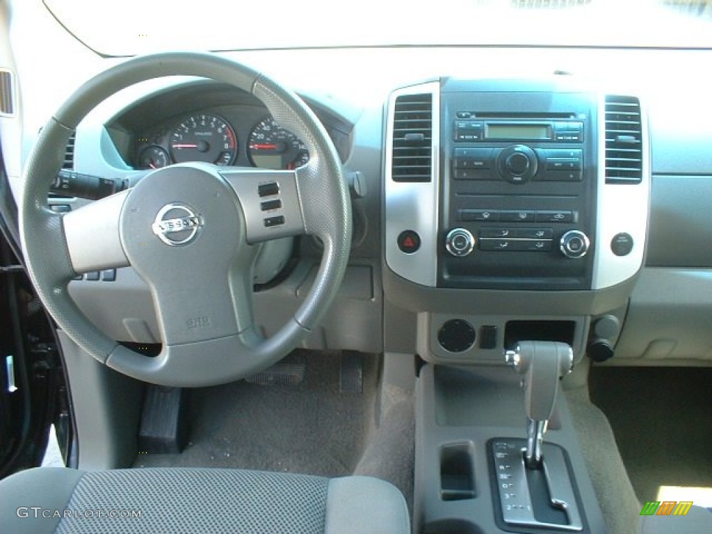2009 Nissan Frontier SE Crew Cab Dashboard Photos
