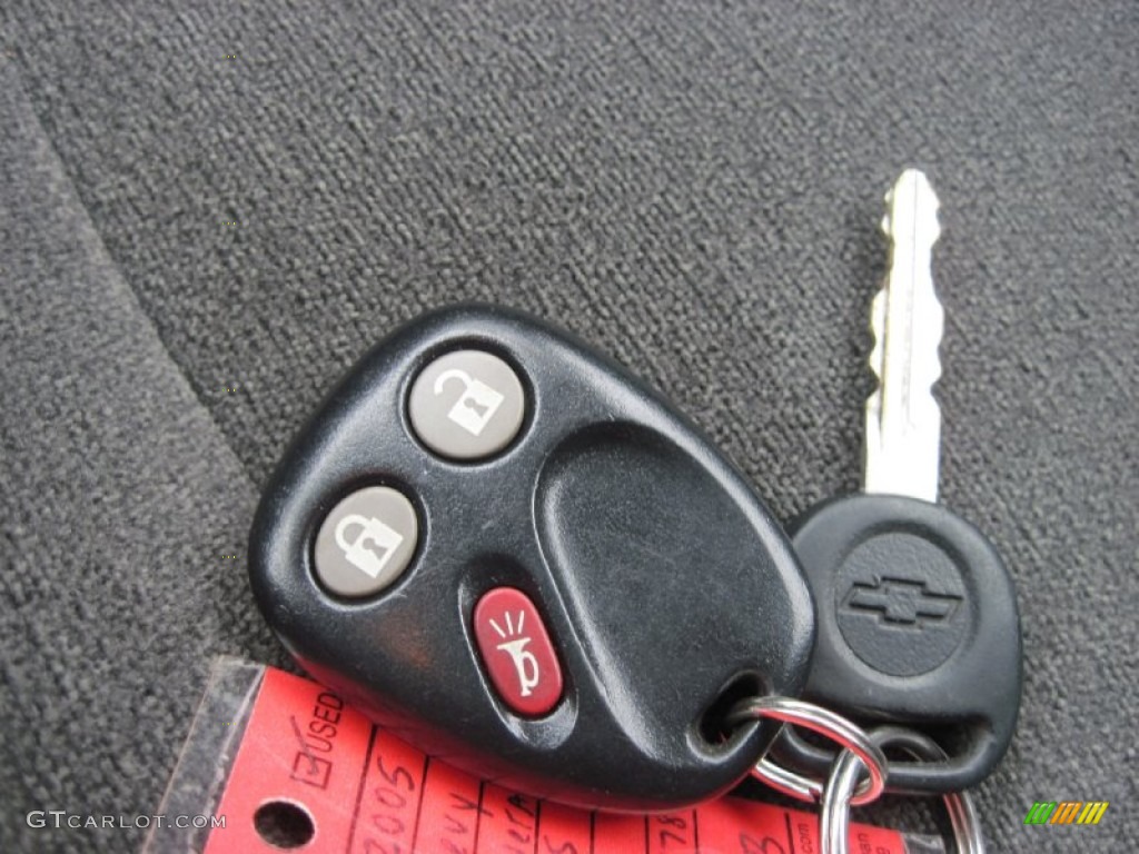 2005 Chevrolet Silverado 1500 LS Extended Cab 4x4 Keys Photos
