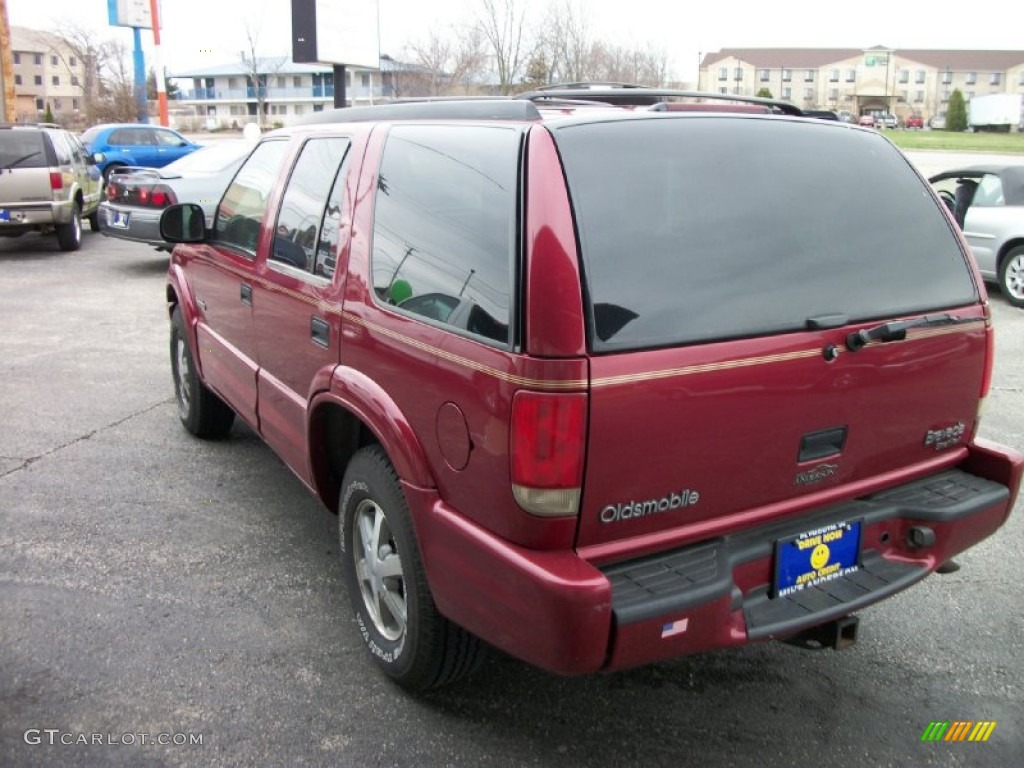 1998 Bravada AWD - Medium Red Metallic / Light Beige photo #3
