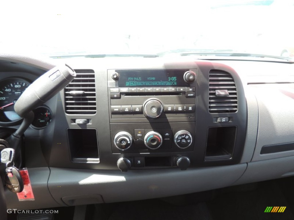 2010 Silverado 1500 LS Crew Cab - Victory Red / Dark Titanium photo #17