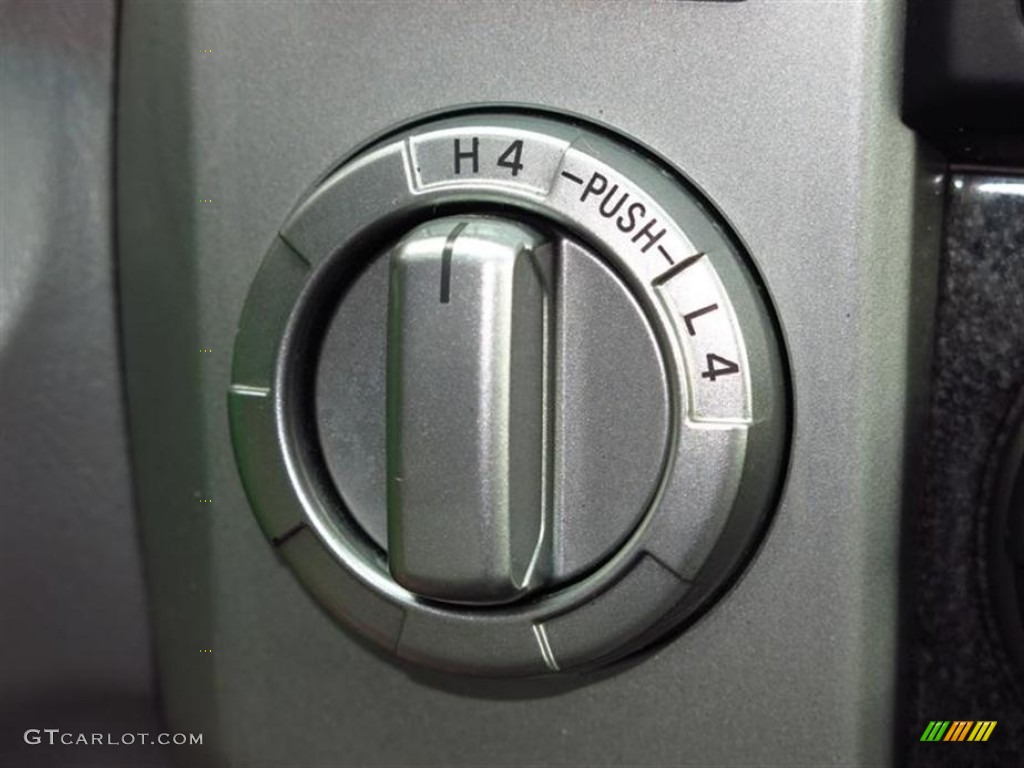 2005 Toyota 4Runner Limited 4x4 Controls Photos